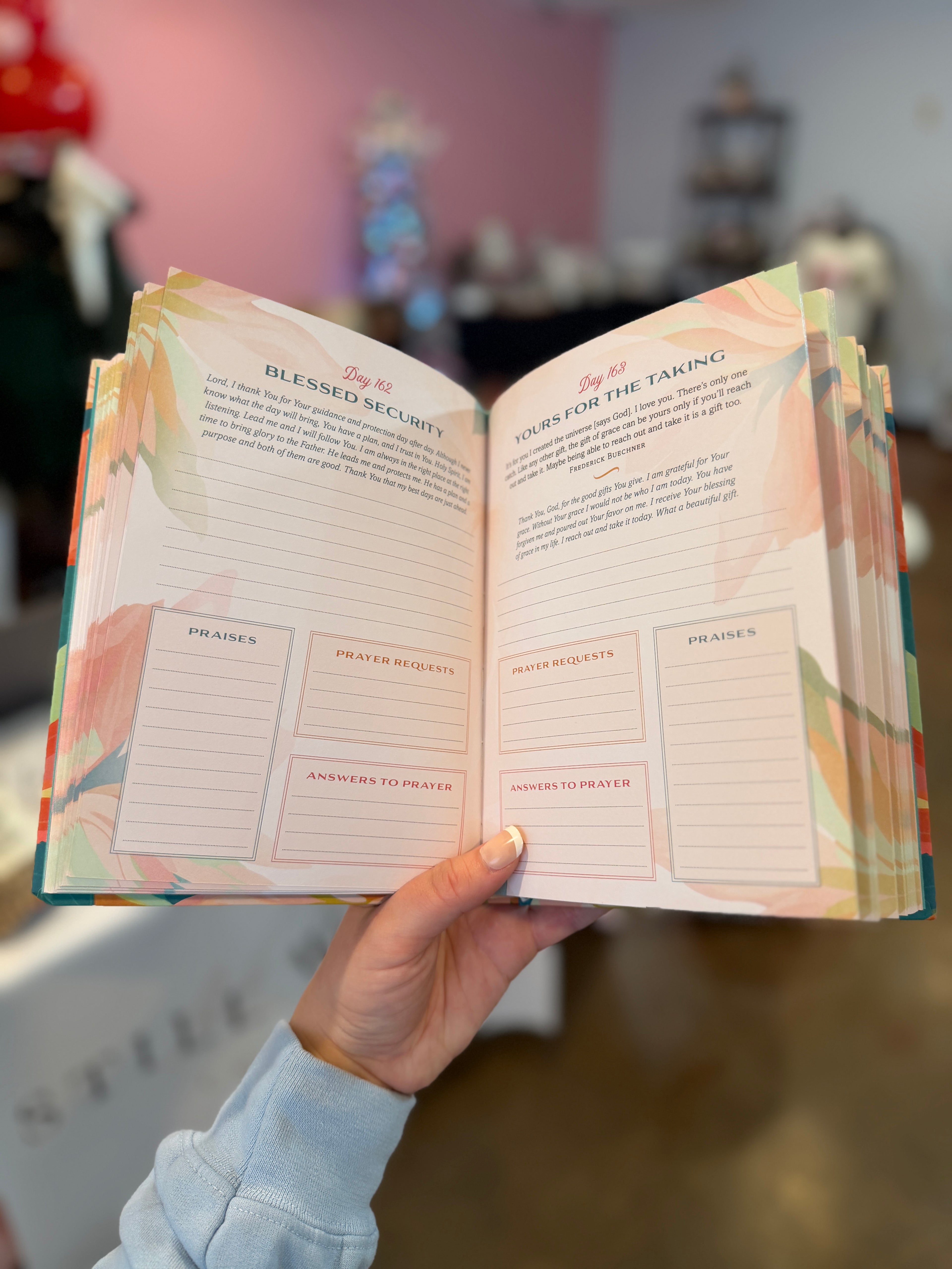 A Year of God's Goodness:A Prayer & Praise Tracker for Women