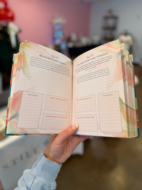 A Year of God's Goodness:A Prayer & Praise Tracker for Women